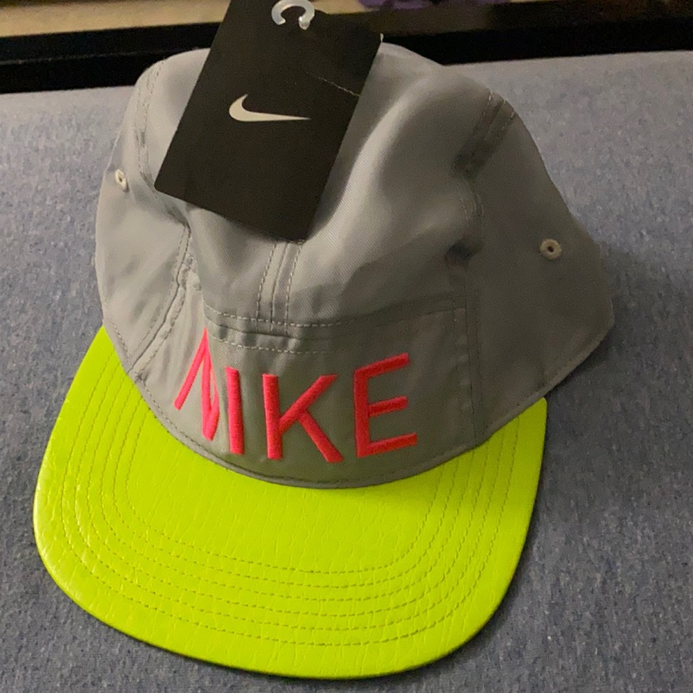 Nike AW84 hat